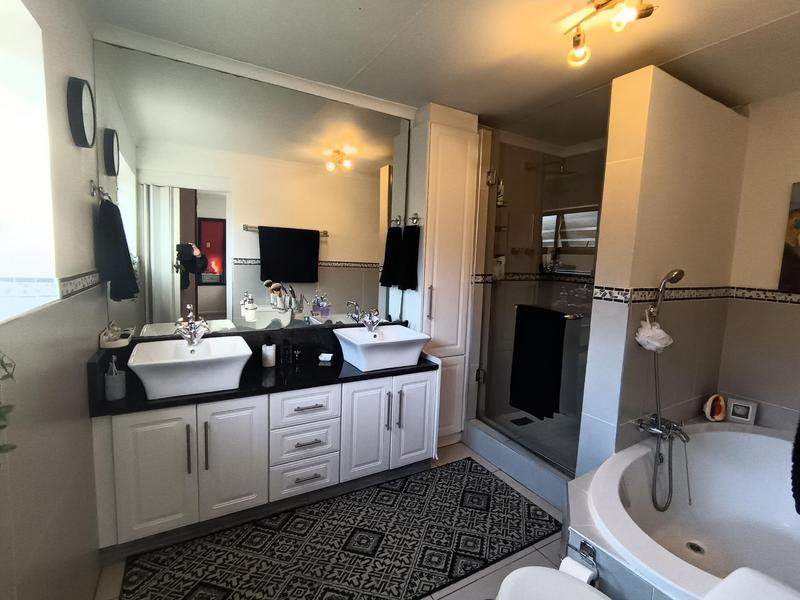 3 Bedroom Property for Sale in Hartenbos Western Cape